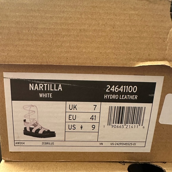 ❤️ Dr. Martens White Nartilla Hydro Leather Sandals - Picture 7 of 10